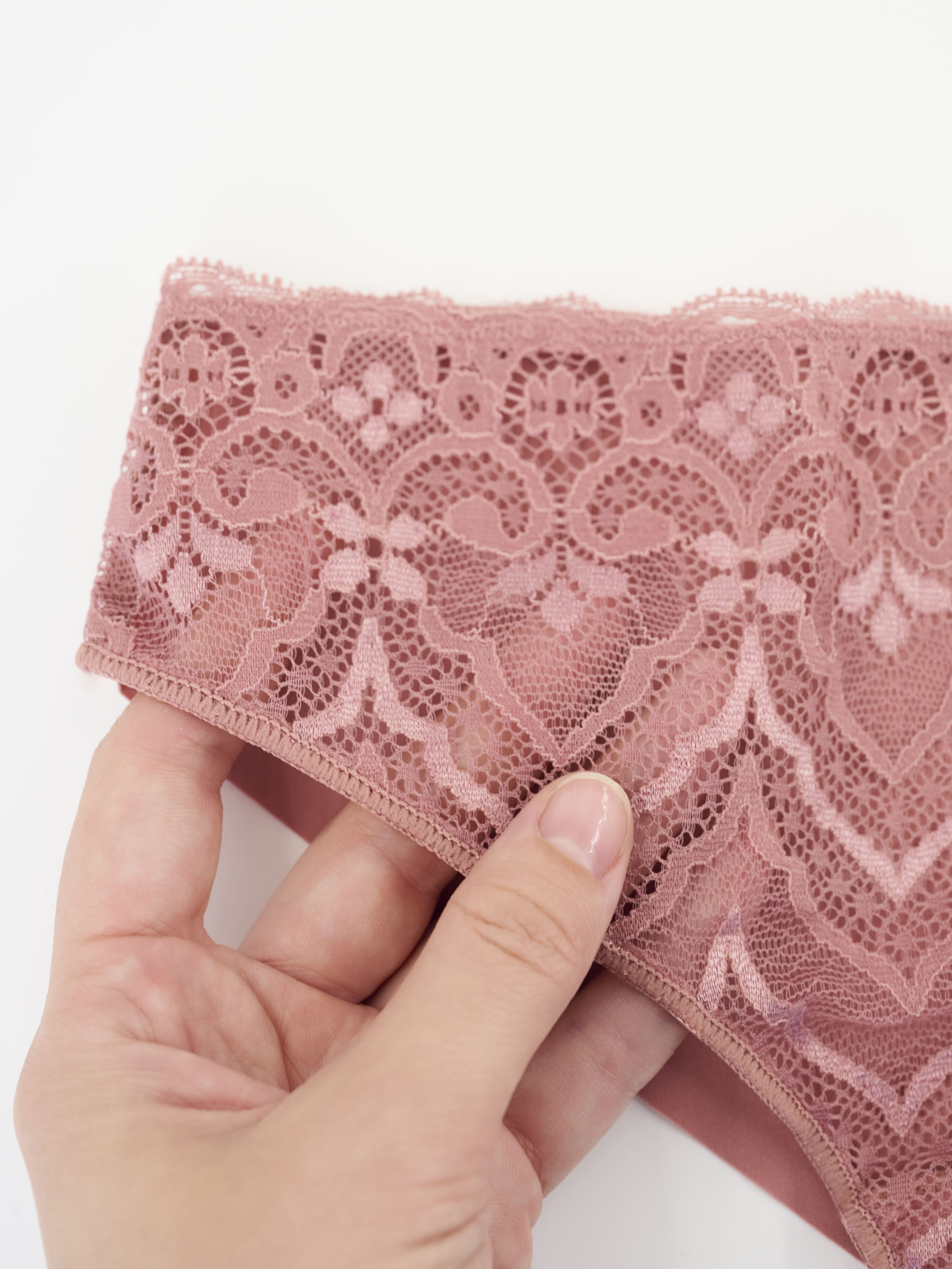 Женские кружевные стринги лиловые Indefini (Арт. 1262LDS)